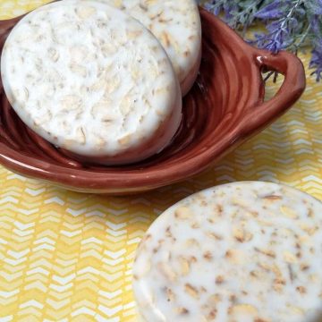 1 Minute Almond & Oatmeal Scrub Soap Recipe For Dry Skin
