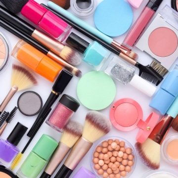 25 Toxic Skincare Ingredients To Avoid In Your Own Cosmetics